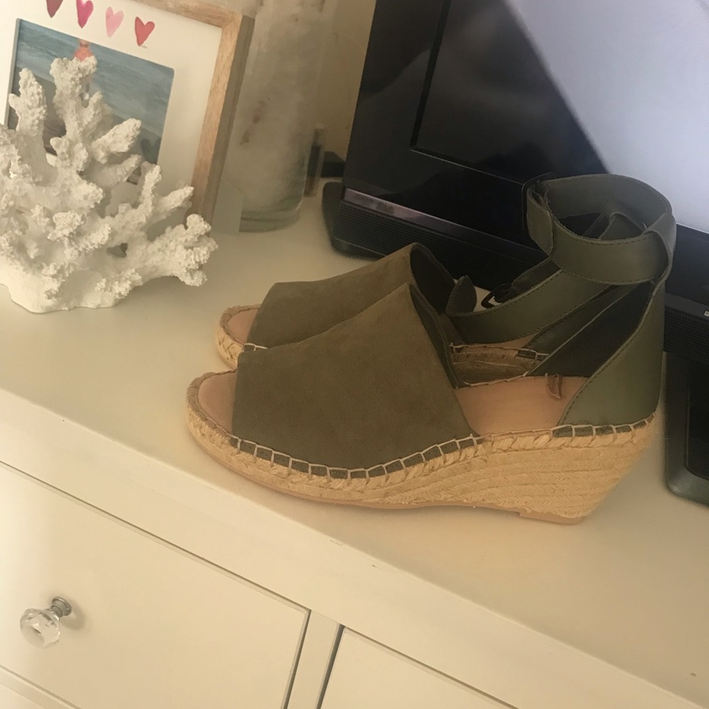 Gap shoes sandals size 8 new